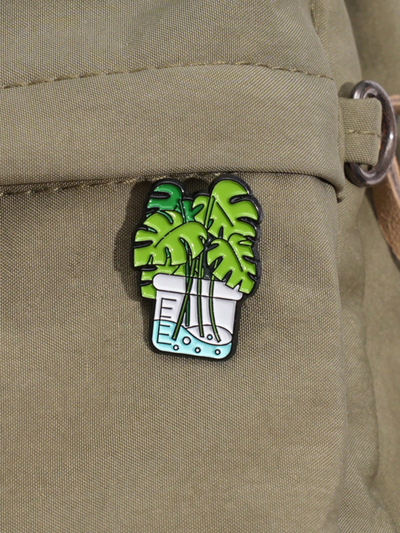 Verspielt Grün: 5-teiliges Cartoon-Pflanzen-Anstecknadeln-Set - Emaille-Pins für Tasche, Shirt und Accessoires