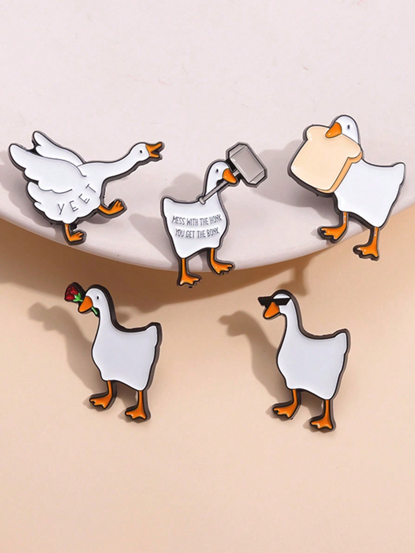 QIHOO 5er-Pack Gansenspiel Emaille-Anstecker - Anpassbares 'Honk You Get the Bonk' Broschen-Set