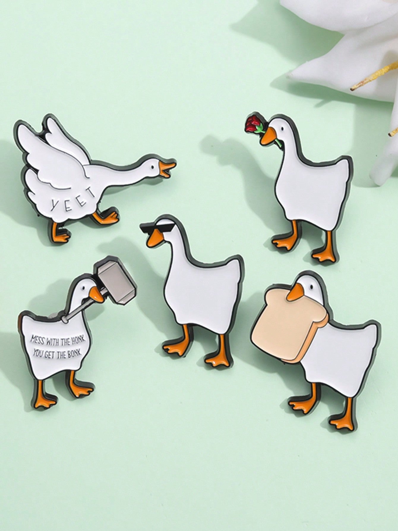 QIHOO 5er-Pack Gansenspiel Emaille-Anstecker - Anpassbares 'Honk You Get the Bonk' Broschen-Set